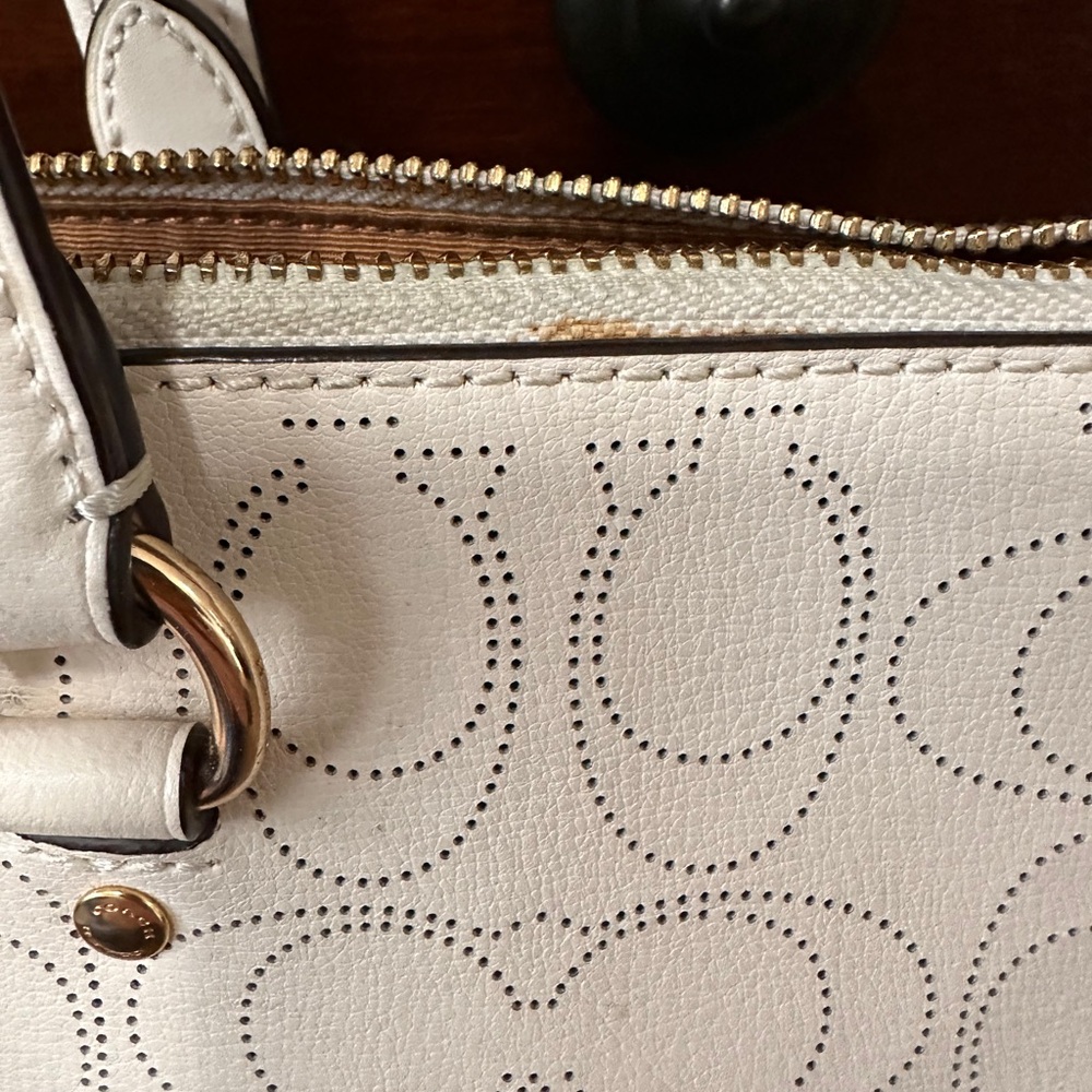Coach Ivory Signature C Gallery Tote - Picture 3 of 14